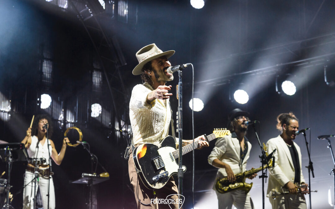 Leiva desató el verano: luces, recuerdos y Rock Gigante bajo el cielo de Fuengirola