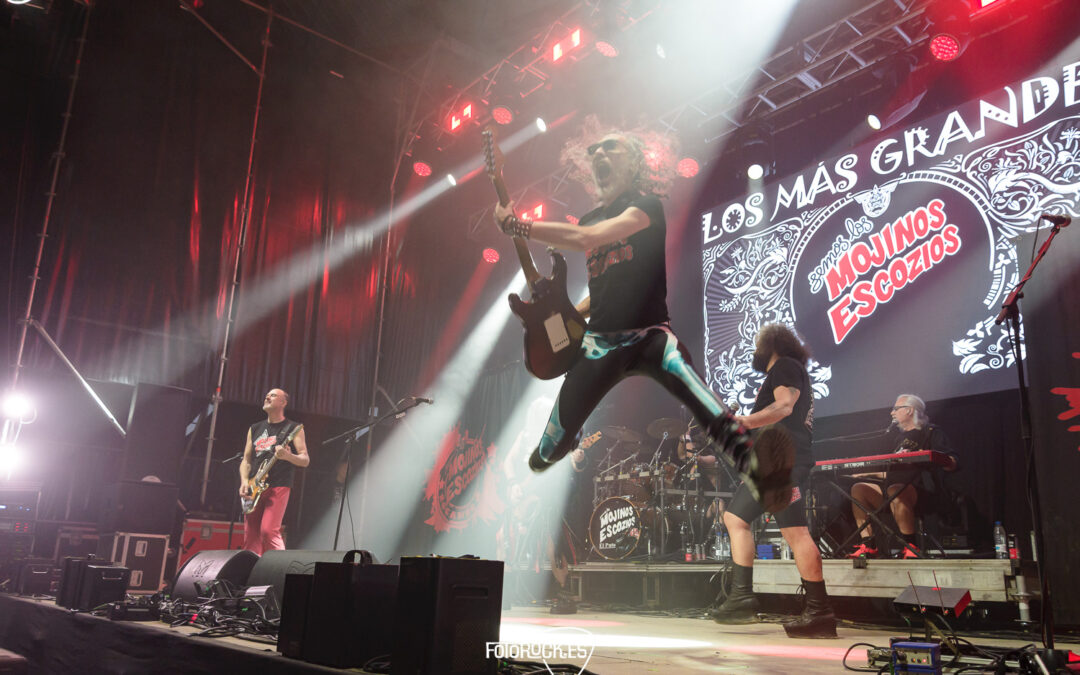 Festival Ochentero (El Bosque) – Mojinos Escozíos: el huracán del humor y la guasa